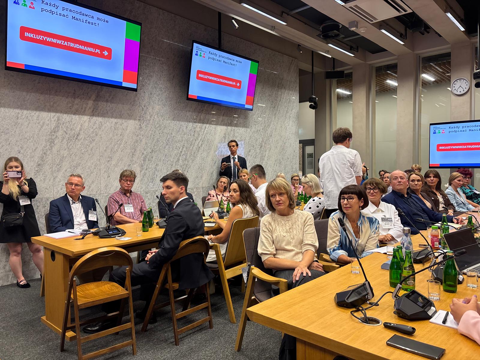 Sejm zajmie się inkluzywnością w zatrudnianiu. Koalicja chce zmian na rynku pracy